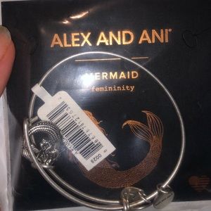 ▫️▫️Alex and Ani feminist mermaid▫️▫️